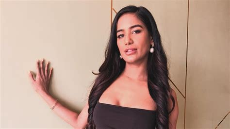 Model Actor Poonam Pandey 32 Dies Of Cervical Cancer