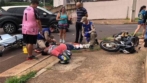 Motociclista Tem Grave Les O Na Perna Ap S Se Envolver Em Colis O