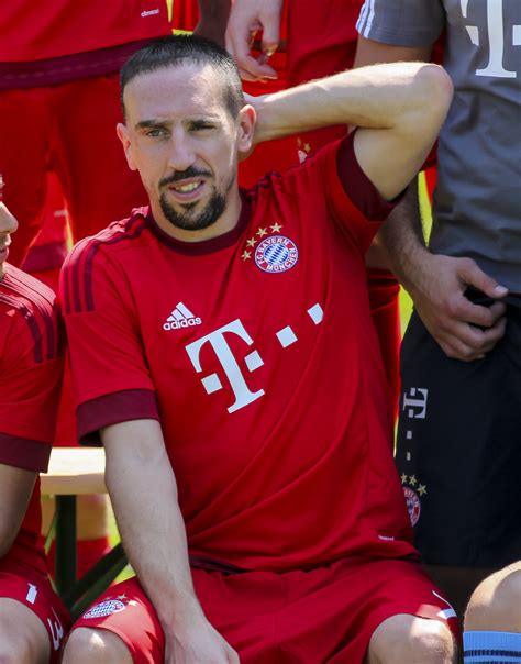 Photo Les fils de Franck Ribéry à fond derrière l équipe d Algérie