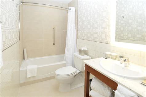 The Lismore Hotel Eau Claire - a DoubleTree by Hilton | Eau Claire, WI 54701