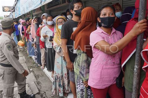 Operasi Pasar Minyak Goreng Antara Foto