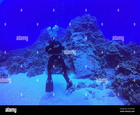 Moai underwater hi-res stock photography and images - Alamy