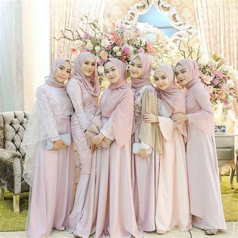 Yang Sesuai Tema Pengantin Dan Bridesmaid Tips Memilih Busana