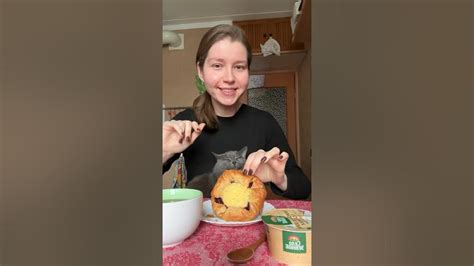 Радиозавтрак. Свежие булочки и чай с огурцами. - YouTube