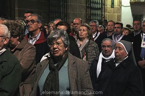 El Sant Simo Cristo De La Expiaci N Procesiona En V A Crucis Por Las