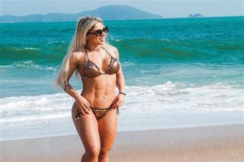 8 Hot Sexy Vanessa Mesquita Bikini Pics