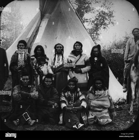 Crow Tribe Hi Res Stock Photography And Images Alamy