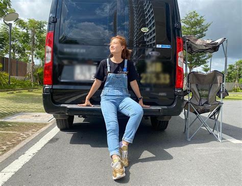 Các hot mom Vbiz đua nhau diện quần yếm cưa sừng làm nghé Hà Tăng ngọt ngào Elly Trần gợi cảm