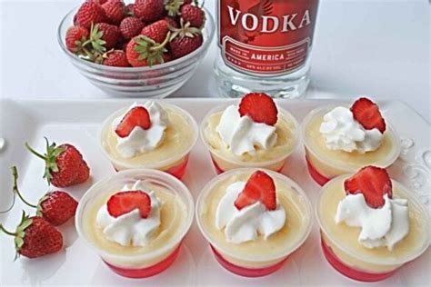 Easy Strawberry Cheesecake Pudding Shots