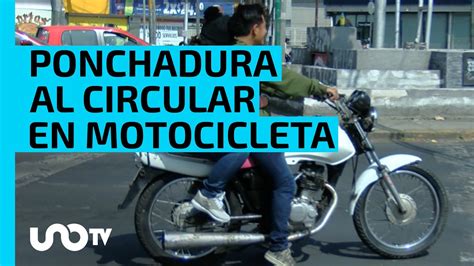 Qué hacer si se te poncha una llanta mientras circulas en tu moto