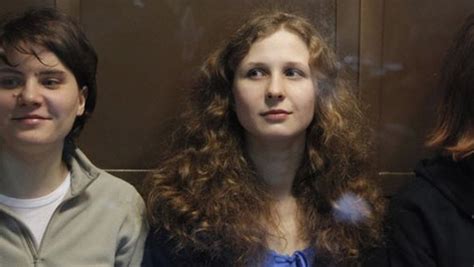 Pussy Riot pourquoi l une est libérée et pas les autres ladepeche fr