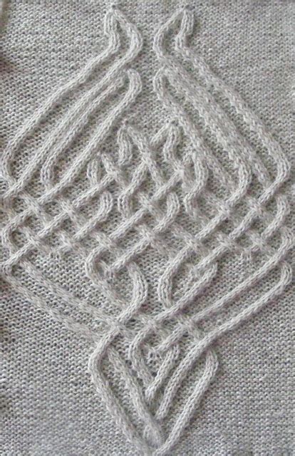 Ravelry Celtic Motif Knot 440 Pattern By Devorgillas Knitting