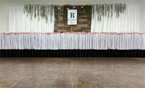 Wooden Backdrop | The Wedding Sisters