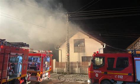 Update Foto Video Incendiu La Vin U De Jos Acoperi Ul Unei Case A Fost