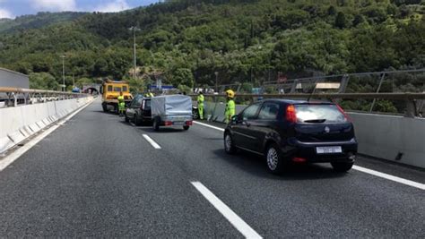 Incidente Stradale Frontale Fra Moto A Lavagna E Su Autostrada A Fra