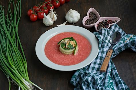 Sopa De Gazpacho Fr A Tradicional Espa Ola Con Mejillones Foto Premium