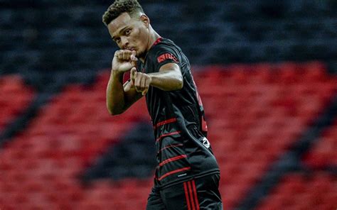 Negociação por renovação de Rodrigo Muniz no Flamengo esfria Atlético