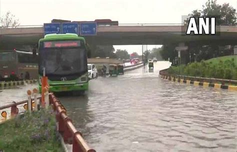 Heavy Rain Lashes Delhi As Monsoon Breaks 46 Year Record Airport Several Roads Waterlogged