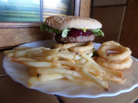 Madhouse Family Reviews: Globe-cooking recipe : Kiwi Burger (New Zealand)