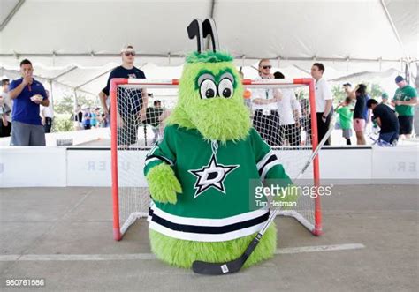 Dallas Stars Mascot Photos and Premium High Res Pictures - Getty Images