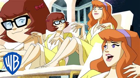 Velma And Daphne Kiss