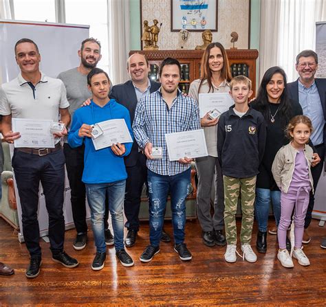 La Municipalidad Premi A Los Deportistas Destacados Del Mes De Marzo