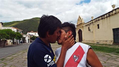 Beso Gay Hinchas De River Y Boca Argentina