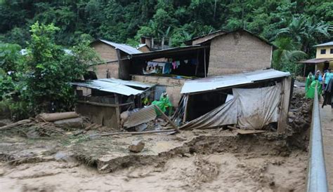 Puno desborde de río destruyó casas y un puente peatonal en Sandia