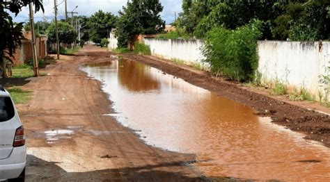 Moradores comemoram obras de pavimentanção no Moreninha IV Notícias