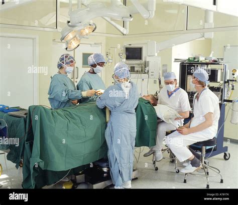 OPERATING THEATRE TEAM Stock Photo - Alamy