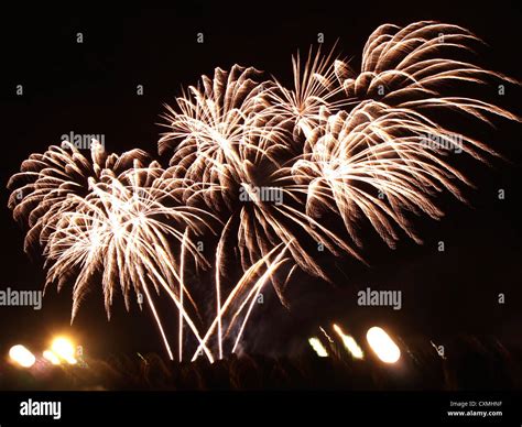 White Fireworks Hi Res Stock Photography And Images Alamy