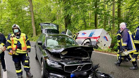 Schwerer Unfall In Schwalm Eder Nordhessen Beide Autos Erleiden