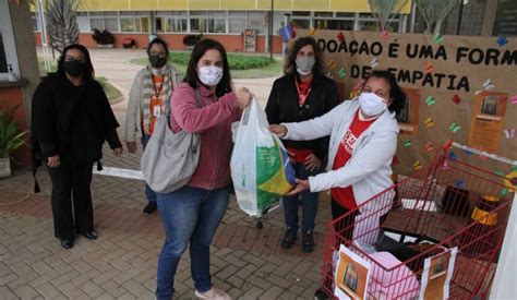 Drive Thru Do Sesi Arrecada Pe As Campanha Do Agasalho Tribuna