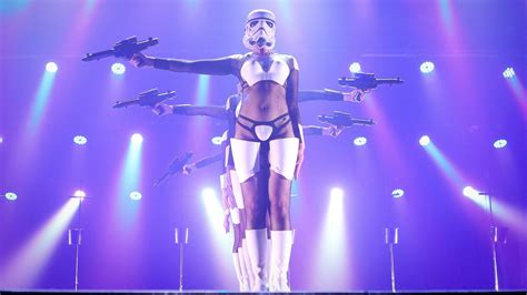 Burlesque show parodies ‘Star Wars’