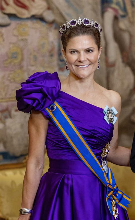 La princesse héritière Victoria sort le précieux diadème d améthystes