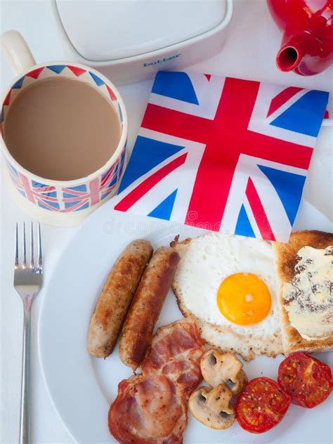 Café Da Manhã Inglês Fritado Bandeira E Chá Britânicos Imagem de