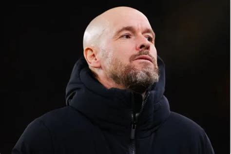 Erik ten Hag phản pháo chỉ trích của Carragher nhắm tới MU