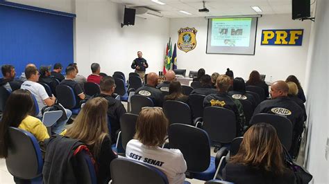 Maio Amarelo PRF e OAB realizam ação educativa conjunta Polícia