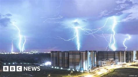 Singapore lightning storm: 'Scary but beautiful' images captured - BBC News