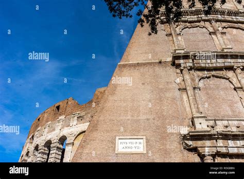 Fachada Del Gran Coliseo Romano El Coliseo Colosseo Tambi N