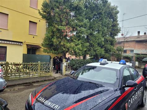 Omicidio Livorno Oggi 23enne Uccide Il Padre A Coltellate Arrestato