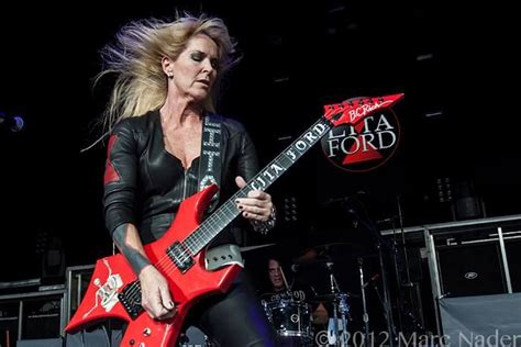 Lita Ford Playing Her Bc Rich Warlock With A Kahler 2300 Series Tremolo Lita Ford Ladies