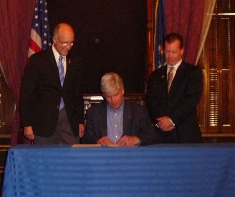 Gov Snyder Signs Bill Eliminating Out Of Line Lifetime Benefits For Lawmakers