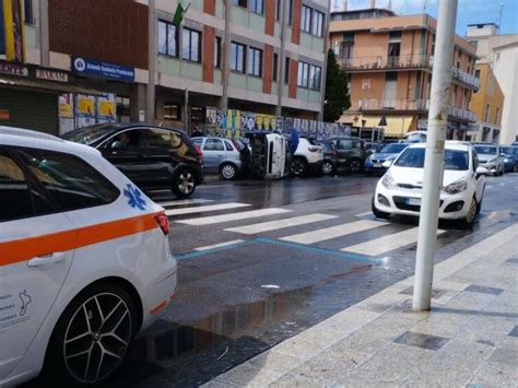 Rocambolesco Incidente In Pieno Centro A Vibo Valentia Le Foto