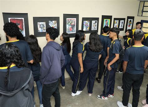 Mais De Cem Alunos Participam De Exposi O Art Stica Em Manaus