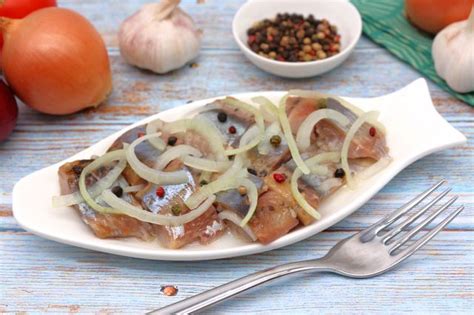 Маринованная селедка с луком и уксусом – пошаговый рецепт приготовления ...