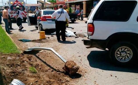 Mujer Resulta Lesionada En Accidente