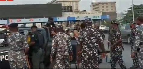 VIDEO Police Arrest Protesters At Lekki Toll Gate The Nation