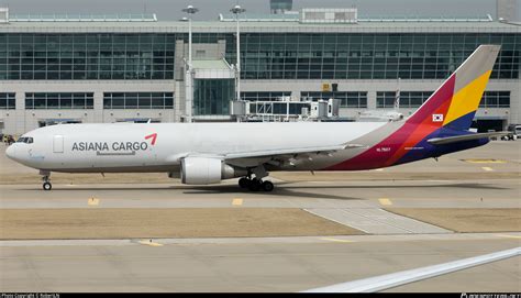 Hl Asiana Airlines Boeing Ef Photo By Robertln Id