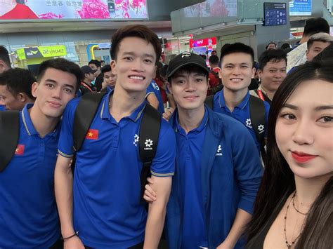 Em gái hot nhất làng bóng đá diện bikini nóng bỏng khoe visual cực phẩm khiến dân mạng bỏng mắt